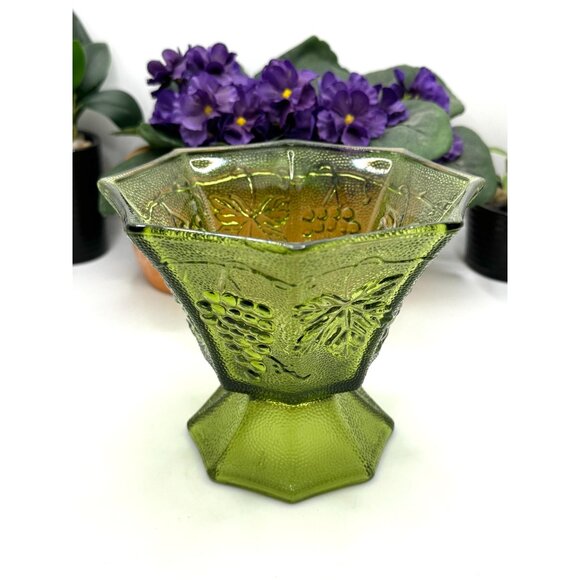 Vintage Anchor Hocking Green Glass Candy Dish With Grape & Leaf Design - Picture 2 of 7
